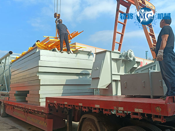 南京鱷魚集團(tuán)干粉砂漿生產(chǎn)線裝車中 南京鱷魚集團(tuán)干粉砂漿生產(chǎn)線裝車中